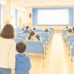 公民館で親子が映画を楽しむファミリー向け映画上映会のイメージ
